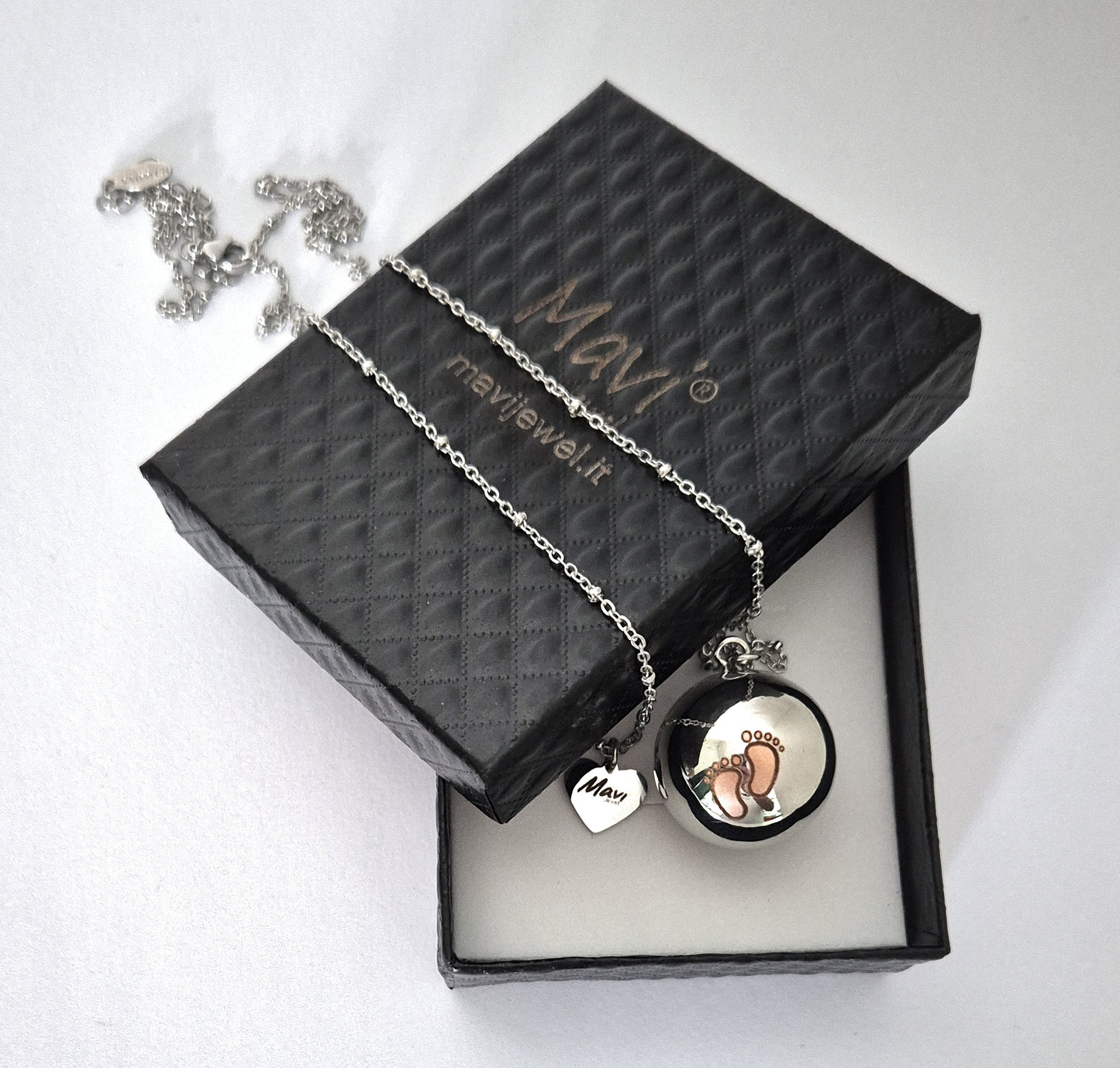 Collana chiama angeli con sfera incisa a laser