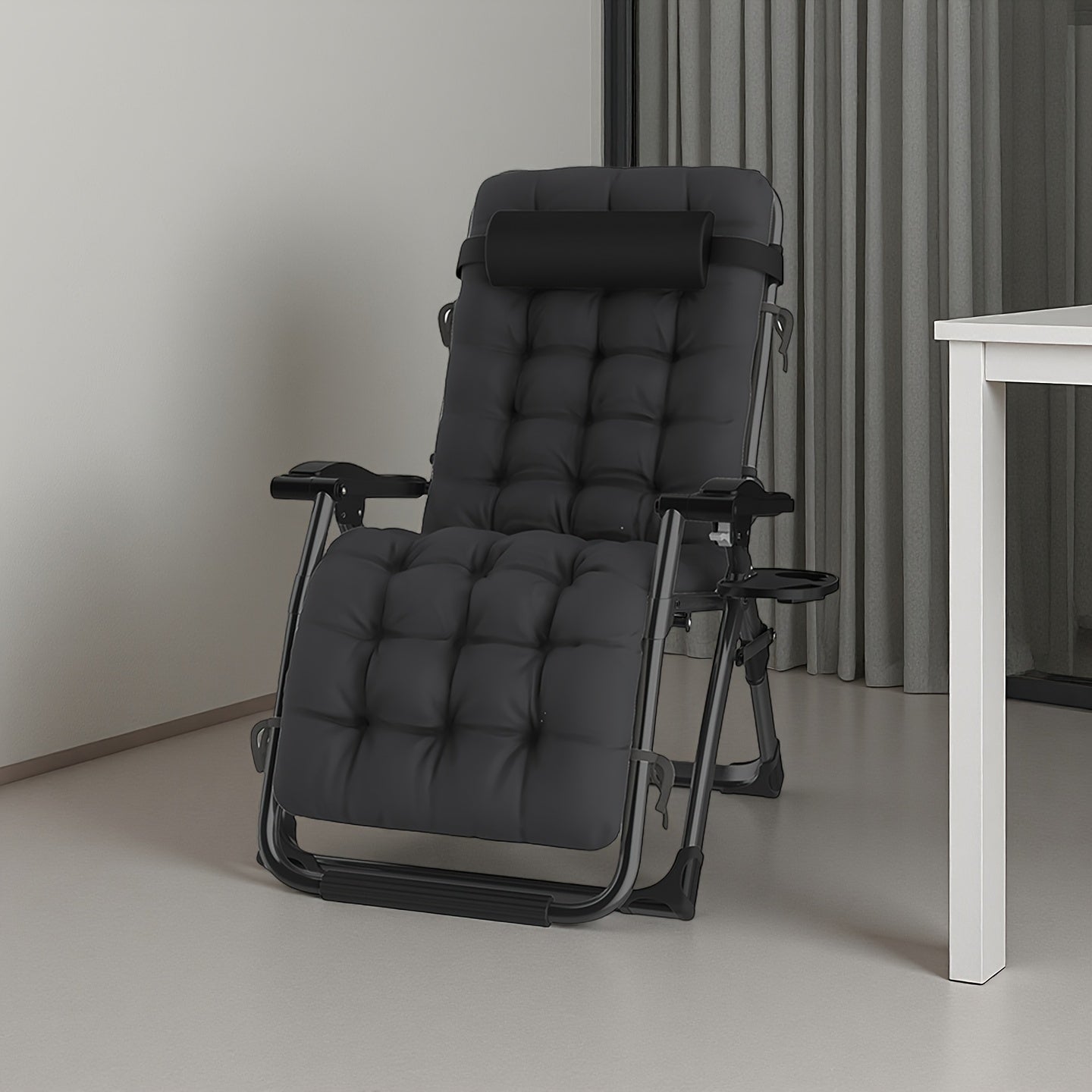 Poltrona Lounge Oversize a Gravità Zero, 72 cm Extra Larga, Reclinabile Pieghevole e Regolabile, Capacità 500 libbre/200 kg, Cuscino Morbido in Cotone Staccabile con Poggiatesta, Portabicchieri, Nero Grigio, per Giardino, Terrazza, Balcone, Patio Esterno