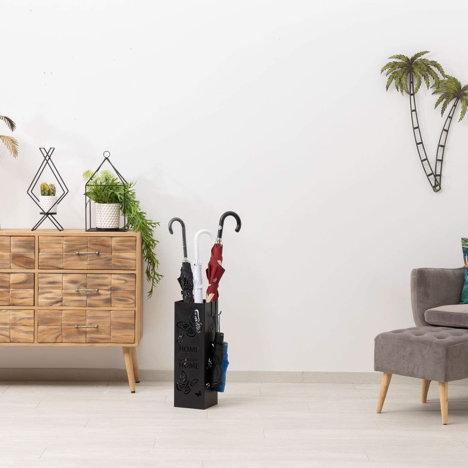 Baroni Home Portaombrelli Quadrato in Metallo Bianco | Nero | Tortora 15,5x15,5x49 cm con Intagli Scritta Home Sweet Home e Farfalle, Porta Ombrelli con Gancini e Vaschetta Raccogli Gocce Removibile in Plastica, Supporto per Ombrelli da Esterno e da Inter