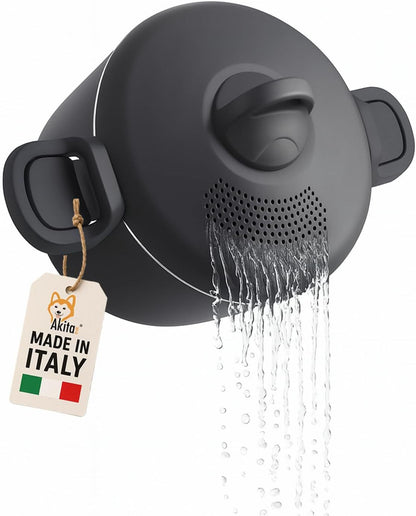 Akitaink Pentola 22cm 5L con Scolapasta Integrato Scoli’ - Pentola Antiaderente in Alluminio con Maniglie Bloccanti, Sicura, Pratica e Facile da Pulire, Scolì Made in Italy