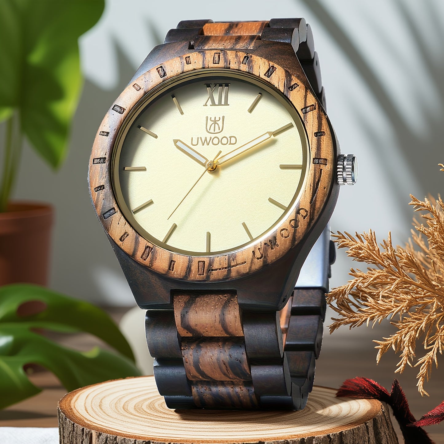 Leeev Orologio da Polso da Uomo Leggero e Distinto in Legno, Collezione Uwood Realizzato a Mano in Sandalo, Analogico al Quarzo, Vintage con Numeri Romani, in Legno Naturale