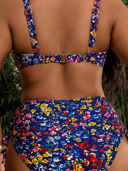 Nuovi set di costumi da bagno estivi e primaverili con bikini floreale separato alla moda, a vita alta e stile con arricciature, adatti a donne per spiaggia e abbigliamento casual.