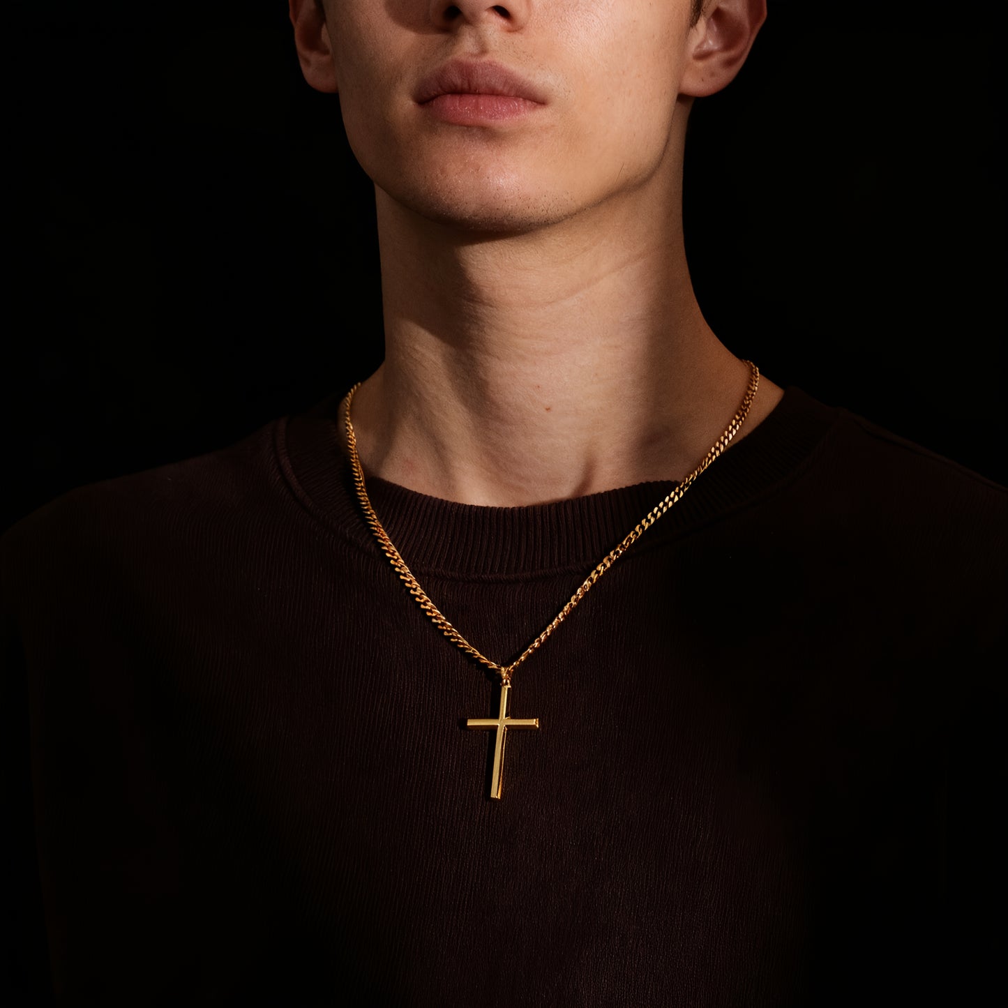 Collana con ciondolo da uomo in argento 925, con croce tridimensionale placcata in oro 18 carati, accompagnata da una robusta catena cubana in argento 925, perfetta come regalo per le feste o la festa del papà, confezionata in una confezione regalo