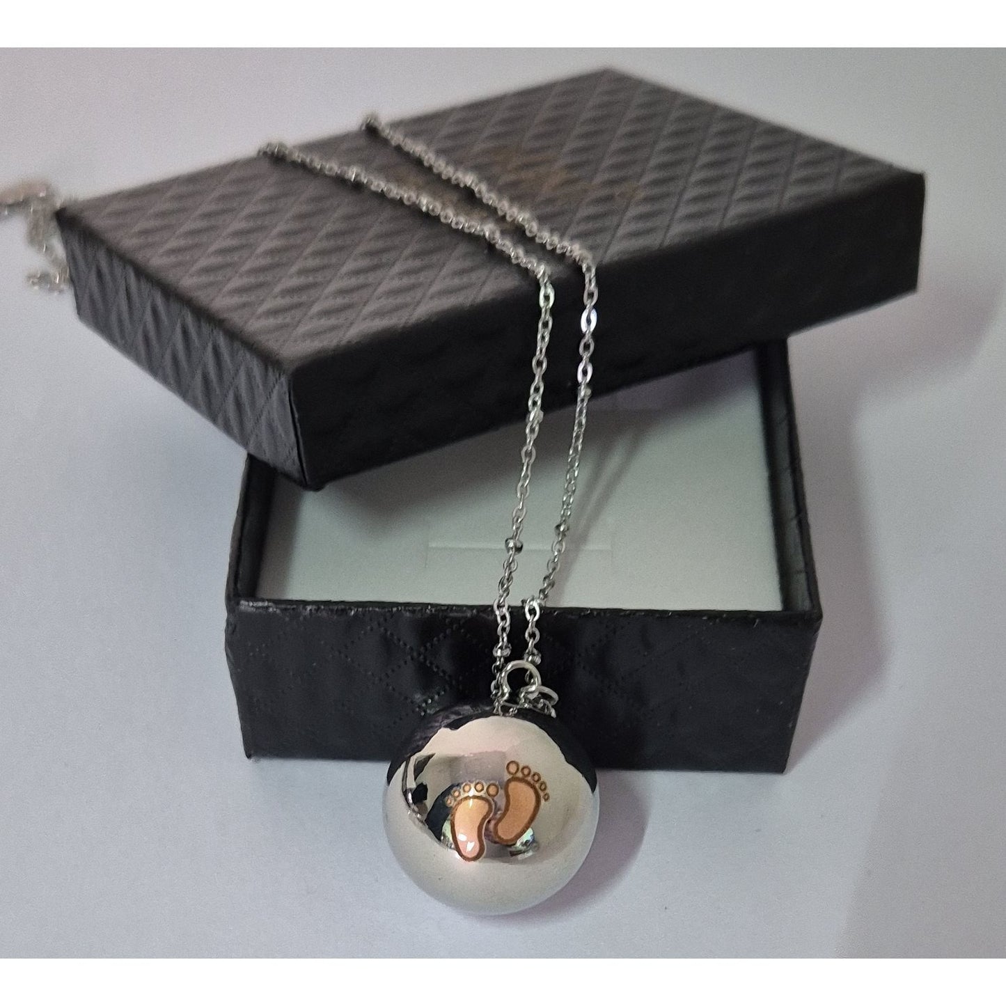 Collana chiama angeli con sfera incisa a laser