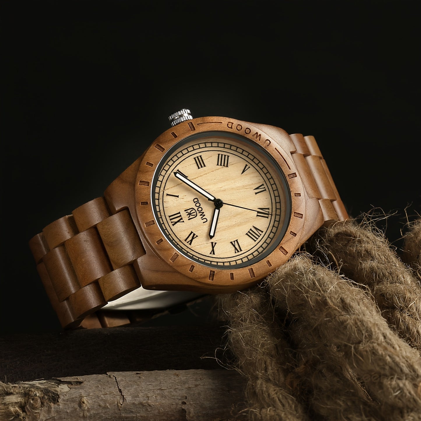 Leeev Orologio da Polso da Uomo Leggero e Distinto in Legno, Collezione Uwood Realizzato a Mano in Sandalo, Analogico al Quarzo, Vintage con Numeri Romani, in Legno Naturale