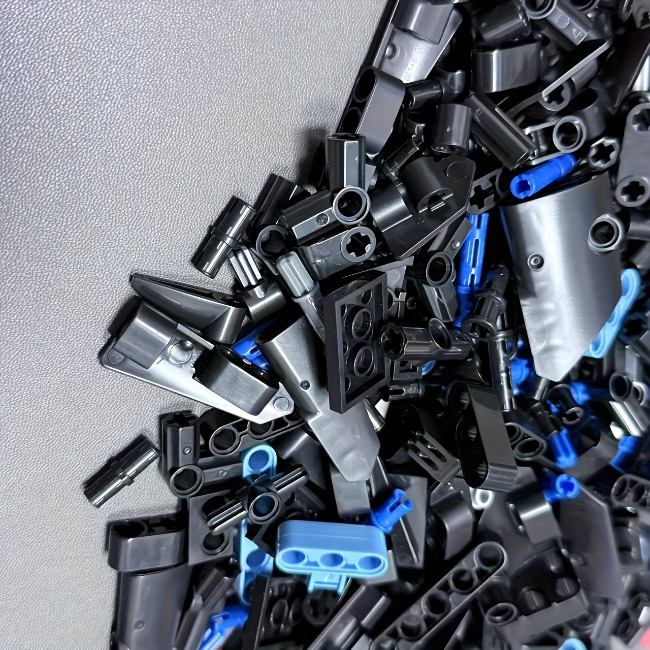 Kit di blocchi di costruzione tecnologici meccanici da 1200 pezzi, accessori per mattoni sfusi di piccole particelle (Trave forata/Braccio sottile/Braccio spesso/Bullone di collegamento/Pneumatico), decorazione per la camera da letto di casa, regalo perfe