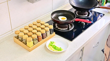 Set da 24 barattoli per spezie con portaspezie in bambù, barattoli per spezie in vetro con etichette nere in tedesco e coperchi ermetici in bambù, contenitore per spezie con imbuto grande in acciaio inossidabile, organizzatore per spezie facile da spostar
