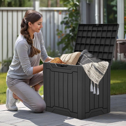 Scatola portaoggetti da esterno in resina da 117.35 L, contenitore da terrazza, organizer bloccabile per cuscini da patio ed attrezzatura da giardino