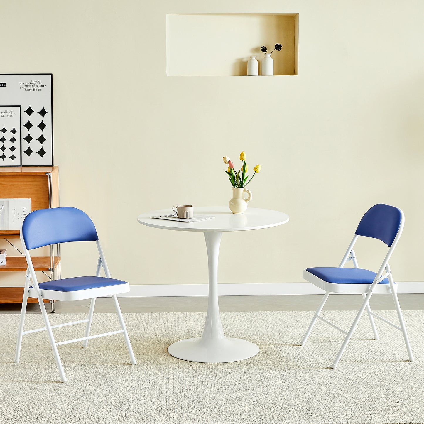 Set di 2 sedie pieghevoli MCC Direct, realizzate in pelle sintetica, con struttura in metallo e sedile imbottito, facili da piegare e conservare per casa, ufficio, sala da pranzo e ricevimento.