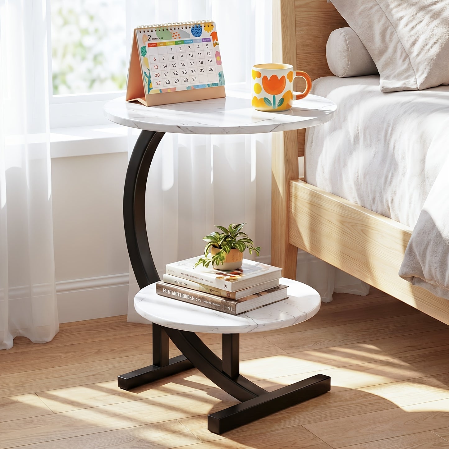 1 Tavolino Laterale a Forma di C, Tavolino Mobile, Tavolino per Laptop, Tavolino per Divano, Design Minimalista Moderno con Motivo Marmo Bianco, Adatto per Divani in Stile Moderno/Industriale, Design Salvaspazio per Piccoli Appartamenti, Ideale per Soggio