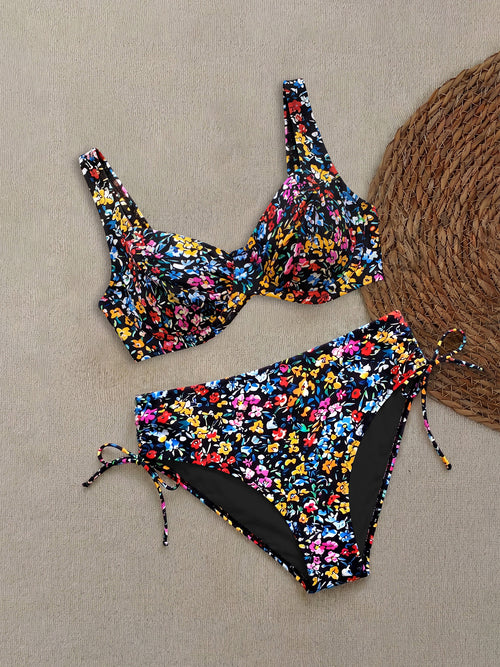 Nuovi set di costumi da bagno estivi e primaverili con bikini floreale separato alla moda, a vita alta e stile con arricciature, adatti a donne per spiaggia e abbigliamento casual.