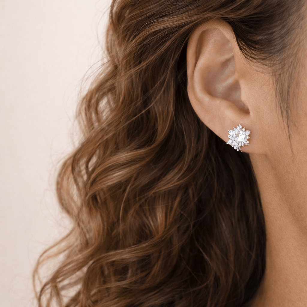 Orecchini argentati 925 per donna - Orecchini con zirconi a forma di fiore, eleganti orecchini a lobo argentati sterling scintillanti, regalo di gioielleria per donne