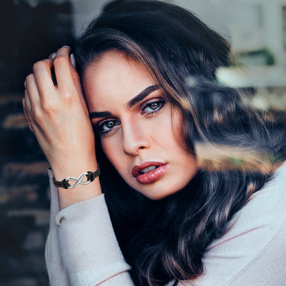 Bracciale JewelryWe in pelle sintetica con ciondolo infinito 'amore in acciaio inossidabile per uomo e donna, vestibilità regolabile 17.78-21.08 cm