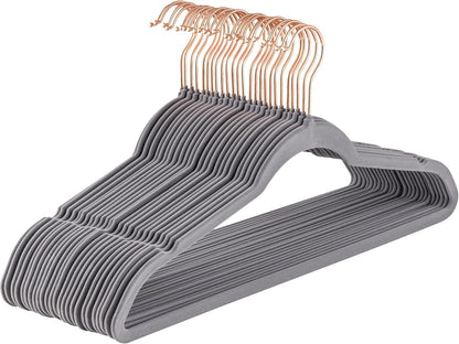 Baroni Home Grucce in Velluto Salvaspazio 44,5 cm – Appendiabiti Antiscivolo con Gancio in Oro o Argento – Design Elegante e Ultra Sottile, Ideali per Vestiti, Camicie, Cappotti – Alta Capacità di Carico – Set da 20 o 50 Pezzi per Organizzare al Meglio il
