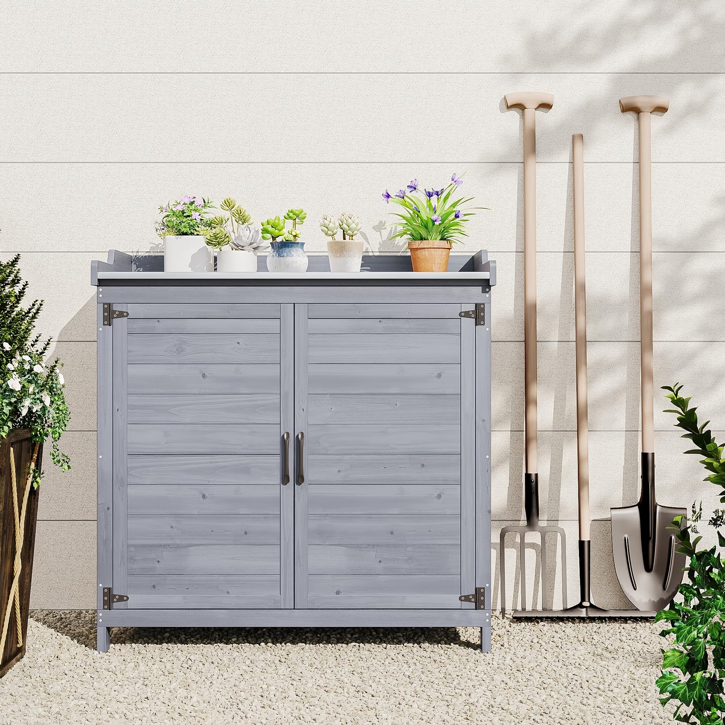 Tavolo per piante con mobiletto base, mobile da giardino con piano di lavoro e 1 ripiano mobile per uso interno ed esterno (Naturale, )