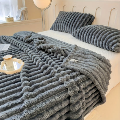 Coperta Morbida in Finta Pelliccia di Coniglio, Delicata sulla Pelle, Comfort Tutto l'Anno. Elegante Design a Strisce Adatta per Divani, Viaggi, Campeggio o Uso in Ufficio. Lavabile in Lavatrice per una Facile Cura, Ideale per Uso Interno ed Esterno. Un R