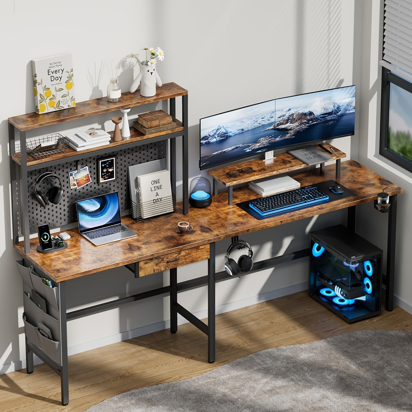 Scrivania da gaming reversibile con luce LED e presa di corrente, scrivania per computer a L con angolo ribaltabile, scrivania angolare ergonomica con ripiani, cassetti e borse, tavolo da gioco con mensola soprastante e supporto per monitor, per ufficio a