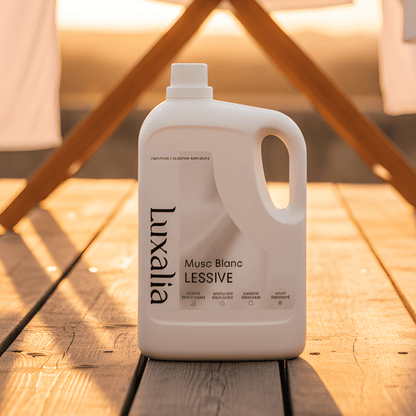 Detergente per bucato White Musk - Formato XXL 5 Litri - Fino a 200 Lavaggi - Senza Pittogrammi e Senza Conservanti MIT / BIT / CMIT - Efficace in Lavaggio a Freddo e a Ciclo Breve - White Musk - LUXALIA