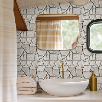 Questo pacchetto include dieci pannelli murali 3D autoadesivi con superficie in PVC effetto pietra, ciascuno misurato 30 per 30 centimetri, progettati per decorare pareti interne.
