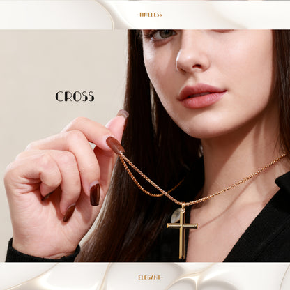 Questo elegante e raffinato collana con ciondolo da uomo è realizzata in argento 925 e placcata in oro 18 carati. Include una catena a scatola e un ciondolo a croce tridimensionale.