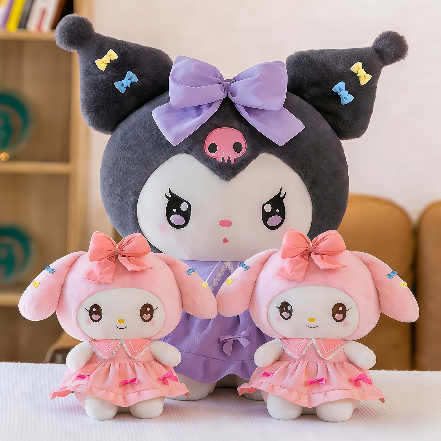 Peluche ufficiali Sanrio Kuromi e Melody in abito stile principessa soffice con fiocco rosa - il regalo di compleanno perfetto per bambine, un oggetto da collezione e un must-have per San Valentino.