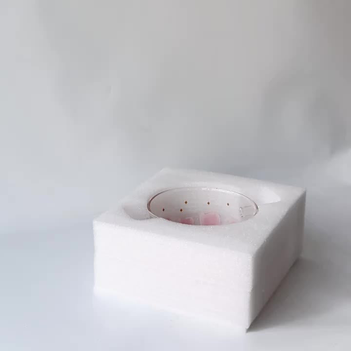 1 pezzo di pentola in vetro stampata con tulipani da 1500ml/50.7oz. Realizzata in vetro borosilicato, adatta per fornelli a gas, fornelli portatili e a cartuccia, non adatta per piastre a induzione, pentolino piccolo con doppie maniglie