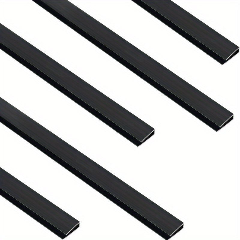 Profilo copertura per recinzione in PVC, 5 pezzi X 1M, progettato come accessorio di protezione per schermi privacy in PVC. Ogni profilo è lungo 1M, disponibile in confezione da 5. Resistente, resistente alle intemperie e facile da installare, ideale per