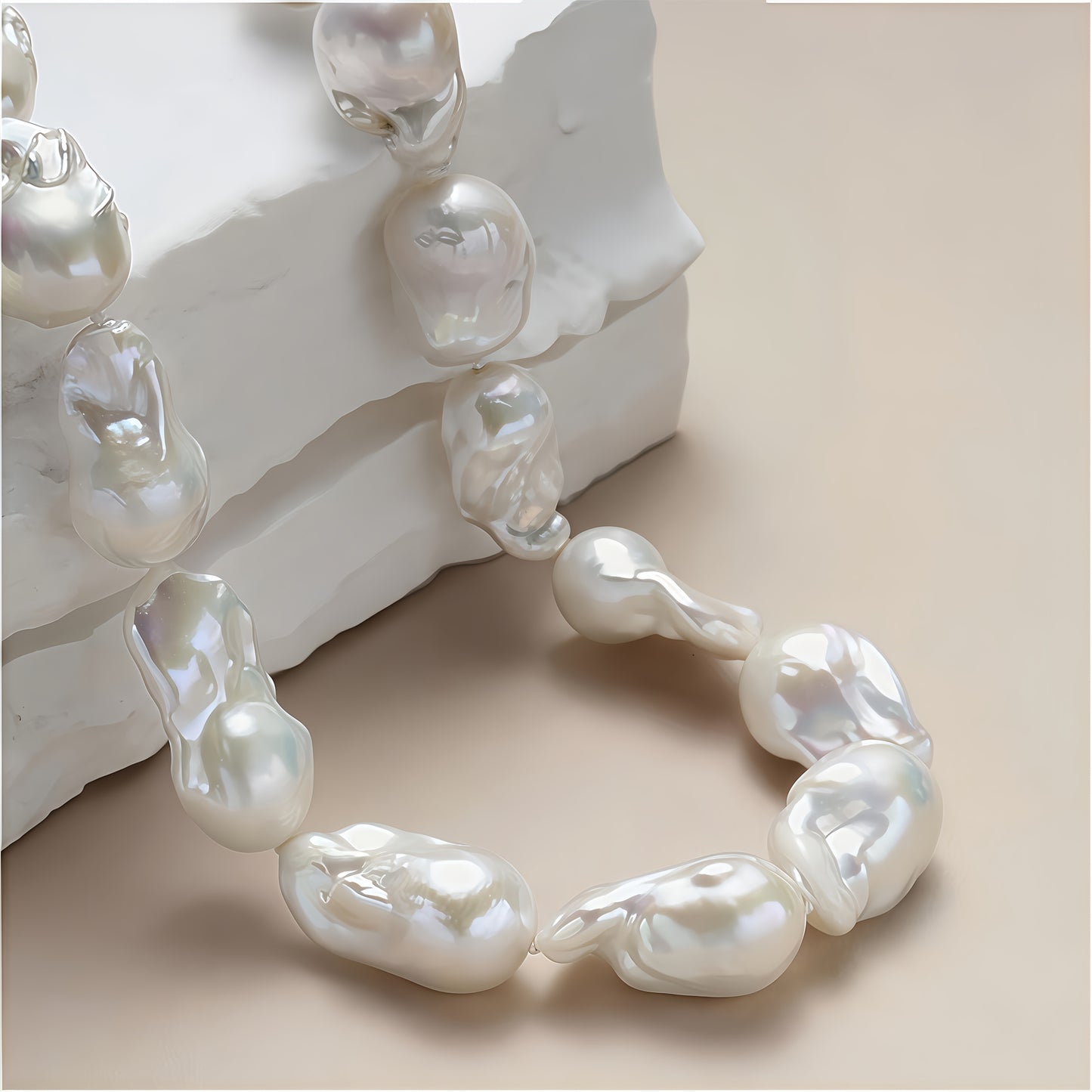 Collana Barocca Bianca, Spessa e Naturale Bianca da Donna, Collana Grande con Perline, Collana con Ciondolo Retrò, Fibbia Rotonda per Sicurezza e Robustezza, Lunghezza Catena 45cm, Misura: 13-16mm, Uso Quotidiano, Regalo di Compleanno, Regalo per Festival