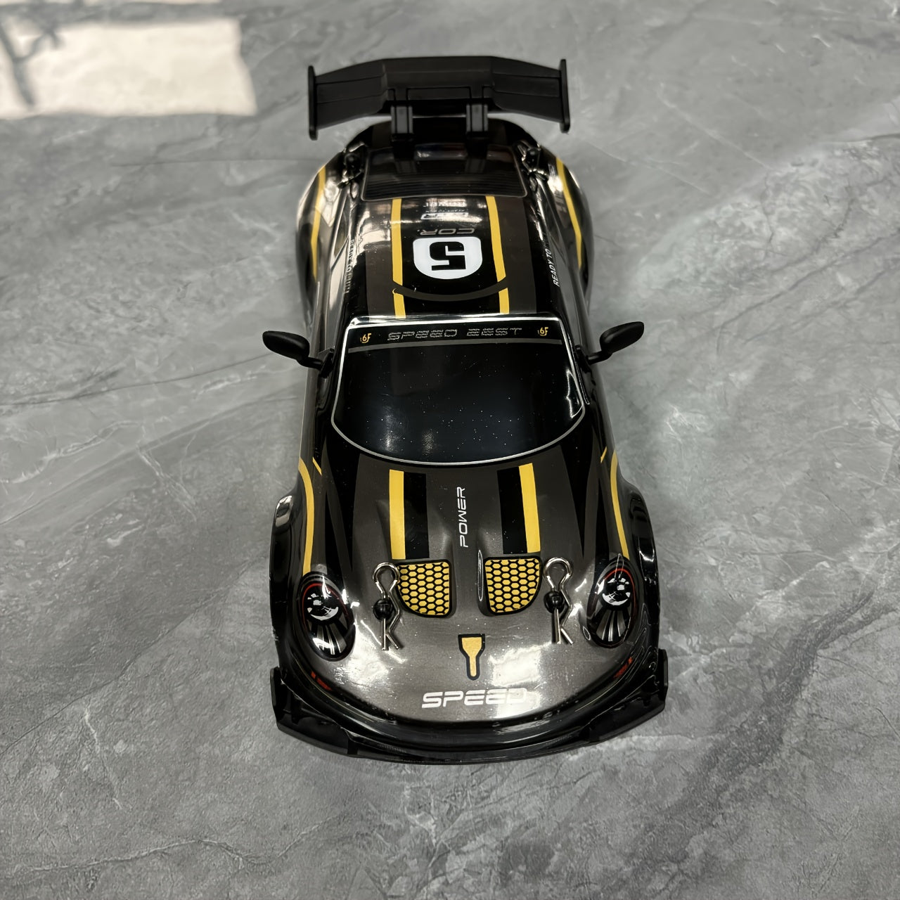 Auto telecomandata in scala 1:24 con funzione di derapata, regalo di Natale perfetto, pneumatici intercambiabili, luci colorate, controllo preciso, esperienza di derapata estrema, interruttore a doppia velocità, ricaricabile USB