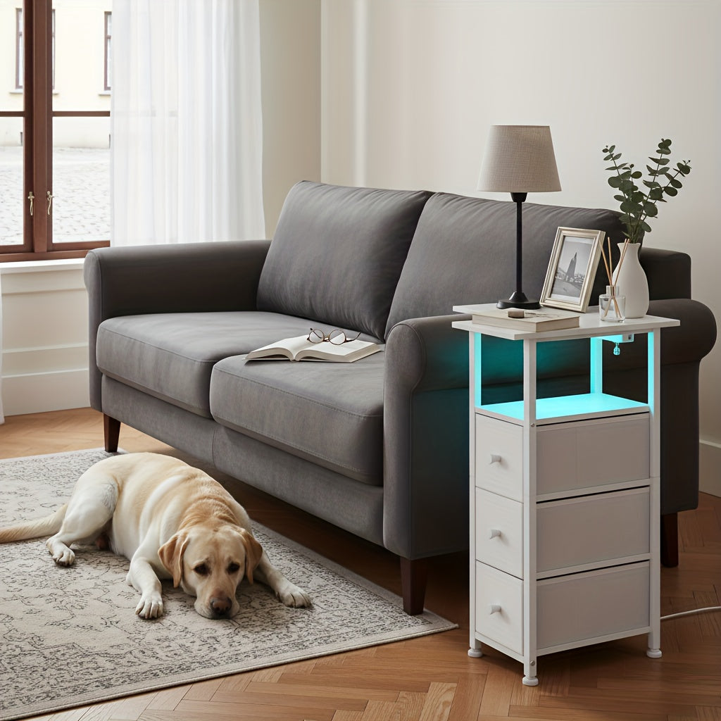 AMHANCIBLE 2 Pezzi Tavolino Stretto con 3 Cassetti in Tessuto, Scaffale Aperto con Striscia LED e Stazione di Ricarica per Spazi Piccoli, Struttura in Metallo