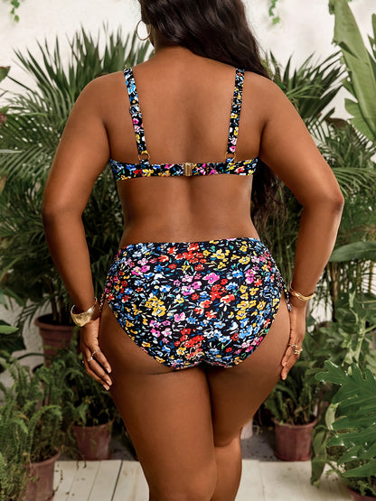 Nuovi set di costumi da bagno estivi e primaverili con bikini floreale separato alla moda, a vita alta e stile con arricciature, adatti a donne per spiaggia e abbigliamento casual.