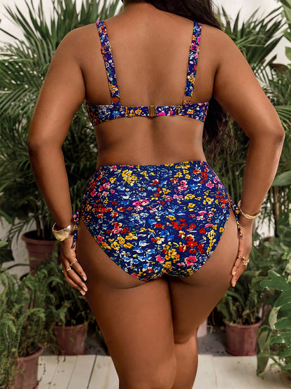 Nuovi set di costumi da bagno estivi e primaverili con bikini floreale separato alla moda, a vita alta e stile con arricciature, adatti a donne per spiaggia e abbigliamento casual.