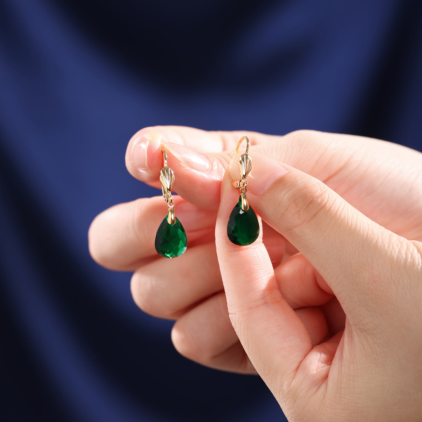 Magazzino Locale, Orecchini Pendenti da Donna in Argento Sterling 925 con Elegante Cristallo Artificiale Verde, Regalo Perfetto per San Valentino, Natale e Uso Quotidiano, Forniti con una Bellissima Scatola Regalo.