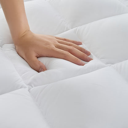 Coprimaterasso Sottile di Lusso con Fascie Elastiche agli Angoli, Tessuto Traspirante, Imbottitura in Poliestere 1000GSM, Comodo e Caldo, Lavabile in Lavatrice, Bianco, Design Trapuntato a Quadri Diamantati, Misura Matrimoniale, Design a Scatola